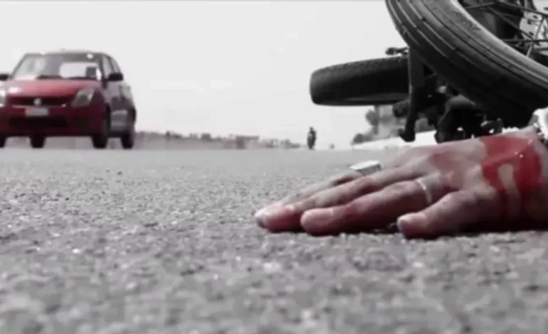 मरीन ड्राइव चौक पर हिट एंड रन: अज्ञात कार की टक्कर से बुलेट सवार युवक घायल…