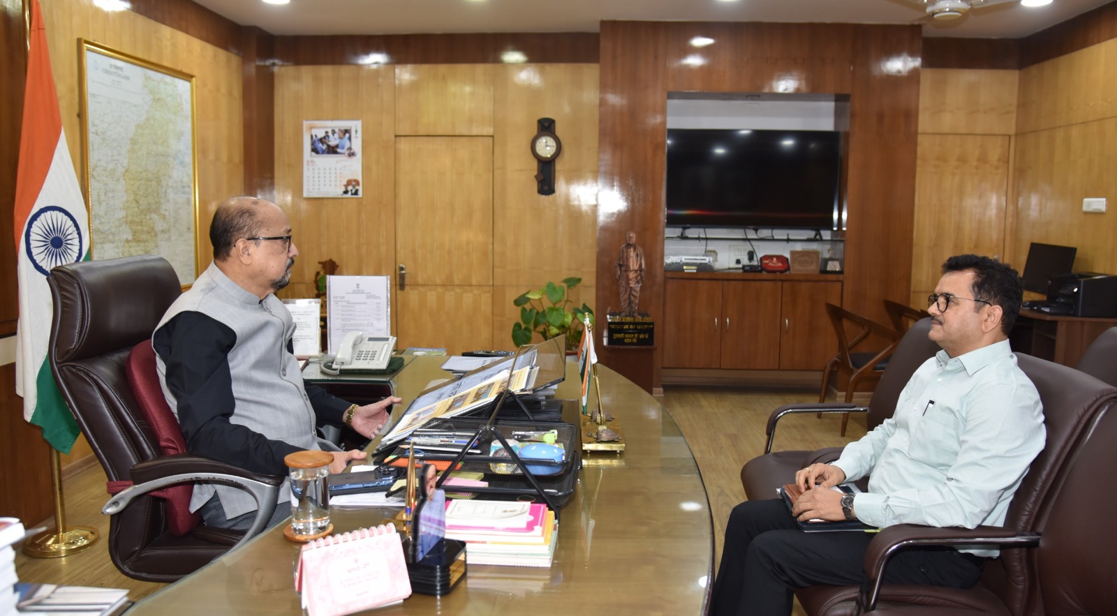 राज्यपाल रमेन डेका ने रेत के वैज्ञानिक एवं व्यवस्थित खनन पर दिया जोर…