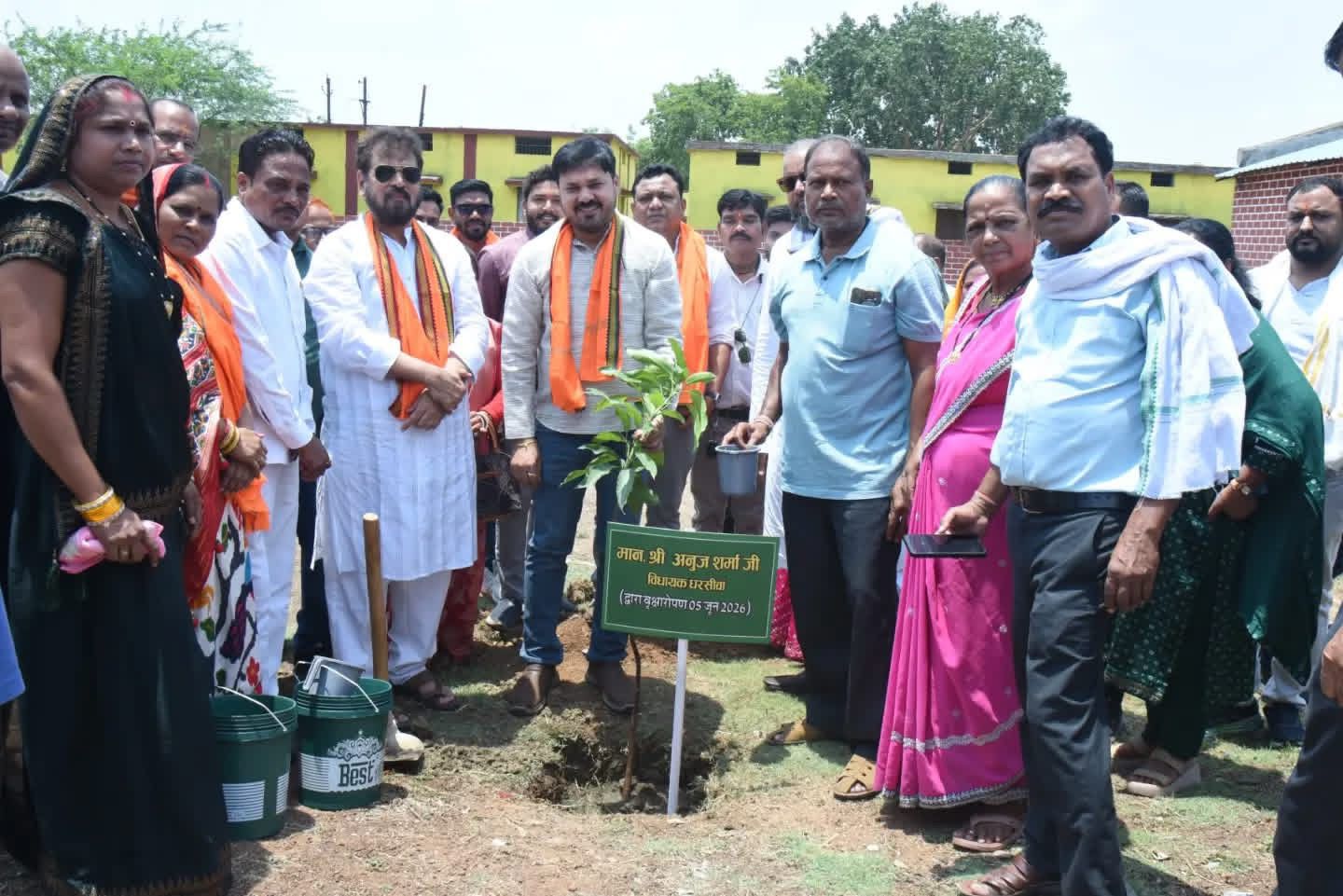 विश्व पर्यावरण दिवस पर कुंवरगढ़ में भव्य वृक्षारोपण कार्यक्रम संपन्न, विधायक अनुज शर्मा ने किया वृक्षारोपण…