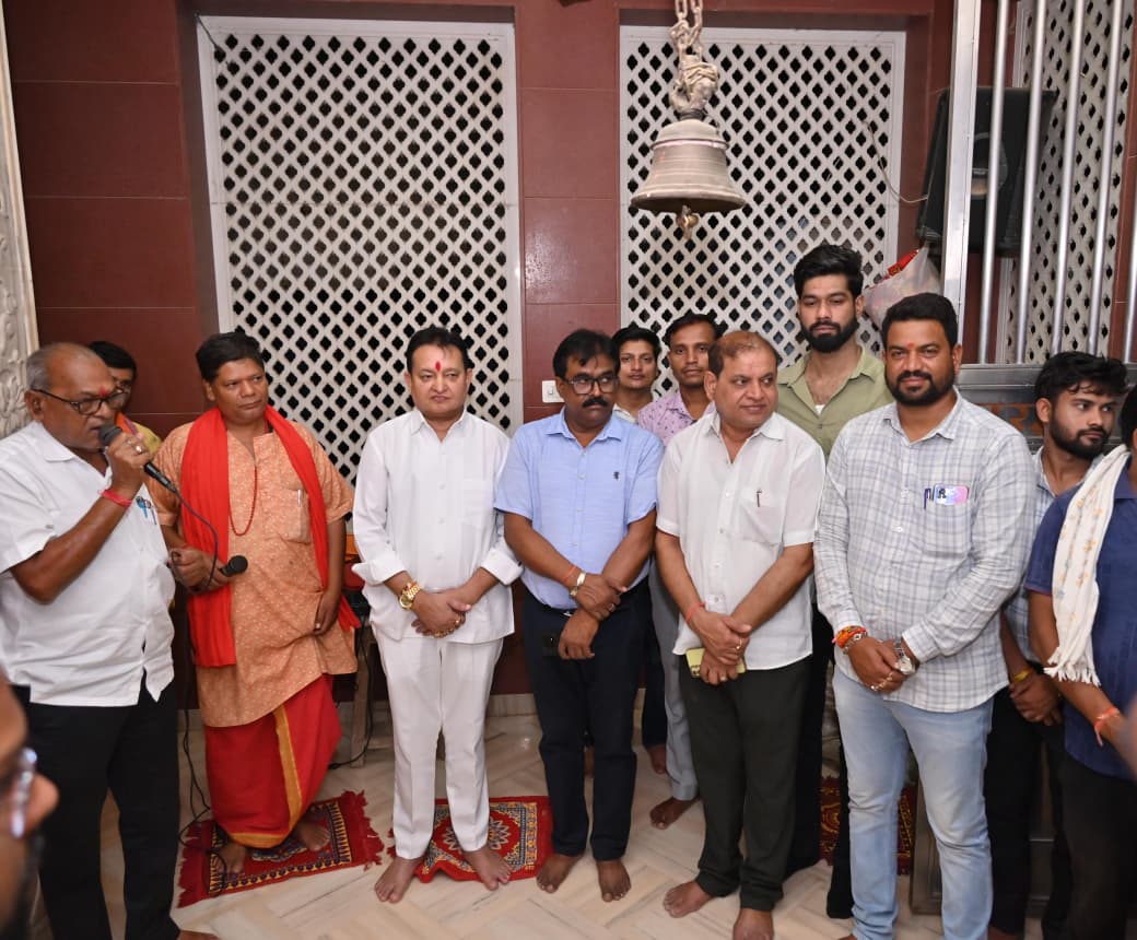 बसना के हनुमान मंदिर में गूंजा चालीसा का पाठ, विधायक डॉ. संपत अग्रवाल ने की महाआरती…