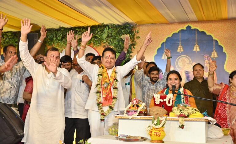 बसना मंडी प्रांगण में गूंजी भागवत कथा: भक्ति रस में डूबे विधायक डॉ. संपत अग्रवाल, खुद को रोक नहीं पाए और झूम उठे…