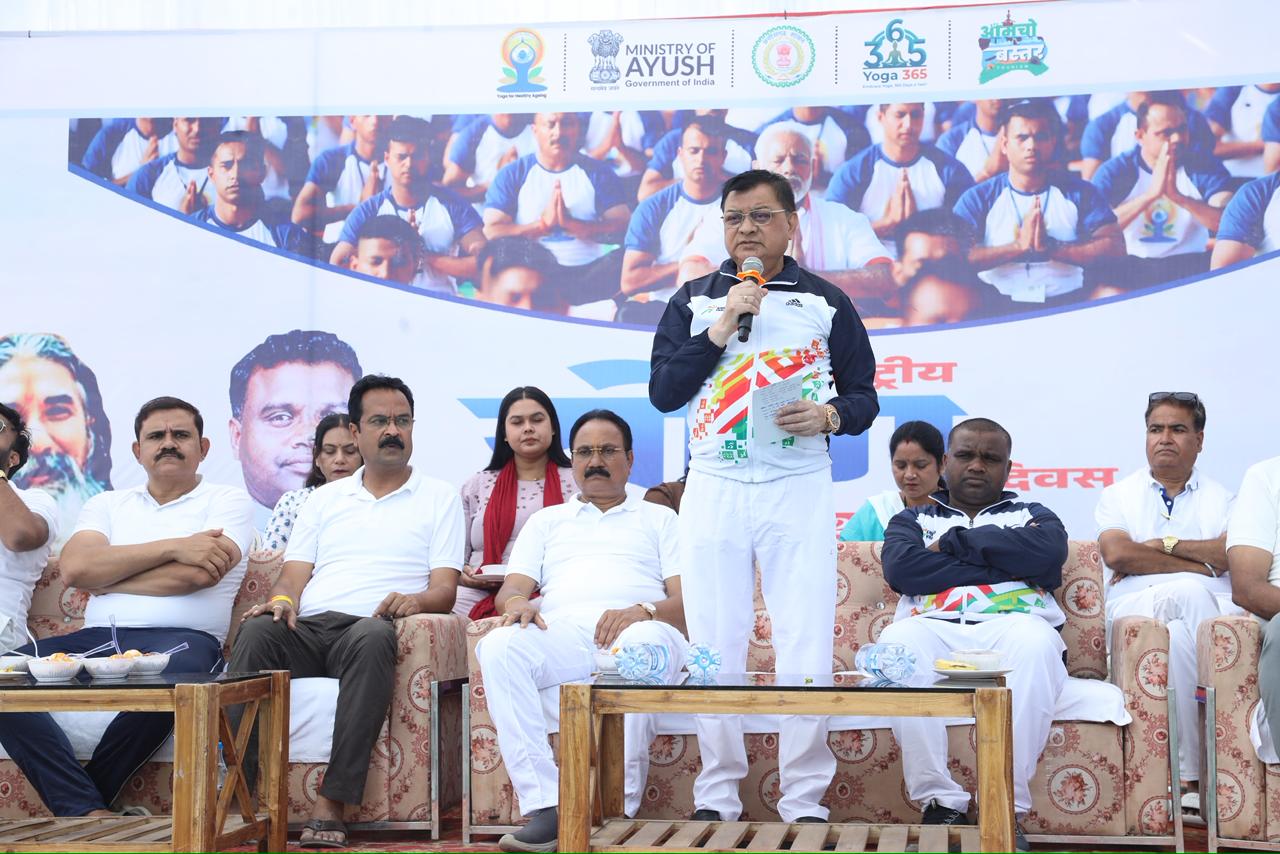 योग से शारीरिक व मानसिक विकास होता है, इसे जीवन में अपनाएं – मंत्री लखनलाल देवांगन
