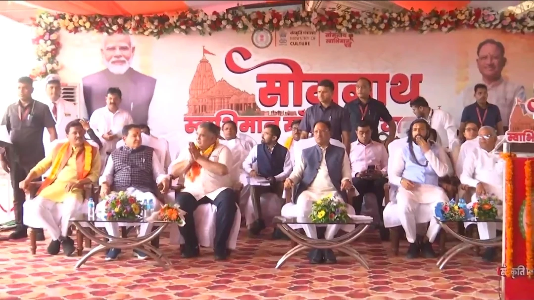 मुख्यमंत्री विष्णुदेव साय के साथ विधायक डॉ. संपत अग्रवाल ने दिखाई ‘सोमनाथ स्वाभिमान सांस्कृतिक यात्रा’ को हरी झंडी, 1000 श्रद्धालु सोमनाथ धाम रवाना…