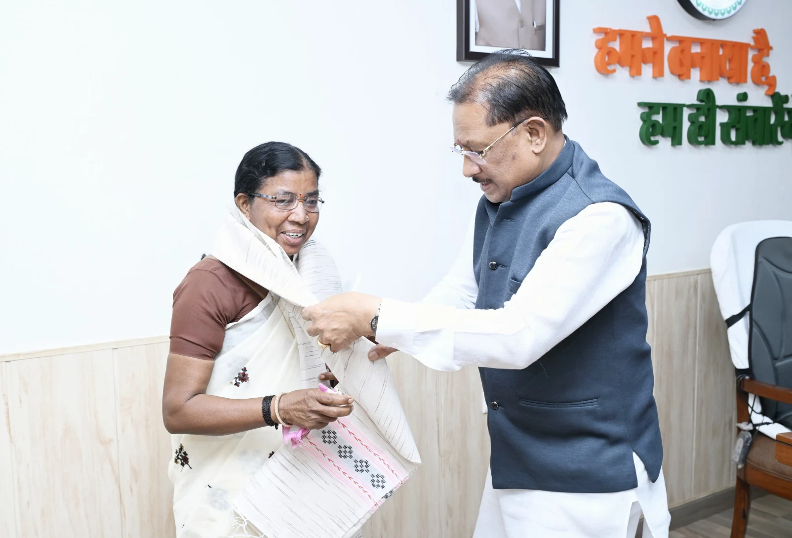 मुख्यमंत्री विष्णु देव साय से पद्मश्री डॉ. बुधरी ताती ने की सौजन्य मुलाकात…