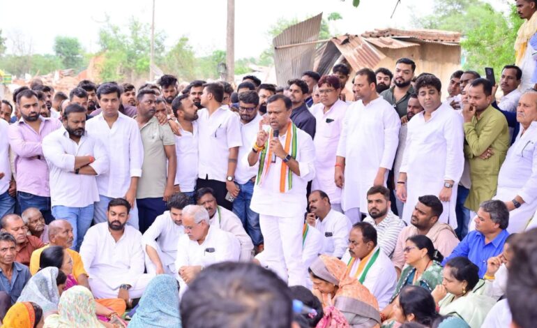 पीसीसी अध्यक्ष दीपक बैज, पूर्व मुख्यमंत्री भूपेश बघेल सहित वरिष्ठ नेता पहुंचे नकटी के प्रभावितों से मिलने…