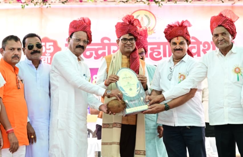 वित्त मंत्री ओपी चौधरी धमतरी के ग्राम छाती में चंद्रनाहू (चंद्राकर) कुर्मी-क्षत्रिय समाज के कार्यक्रम में हुए शामिल…