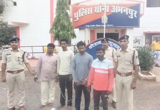 थाना अभनपुर क्षेत्रांतर्गत लूट की घटनाओं को अंजाम देने वाले 04 आरोपी गिरफ्तार…