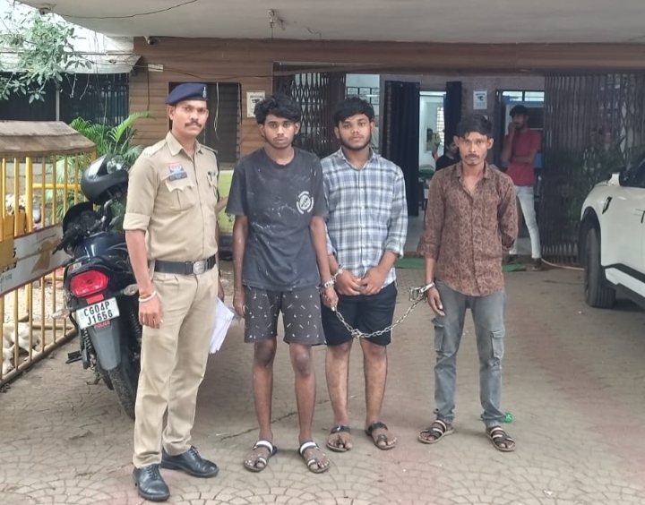 चाकू लहराकर दहशत फैलाने वाले 03 आरोपियों को टिकरापारा पुलिस ने किया गिरफ्तार…