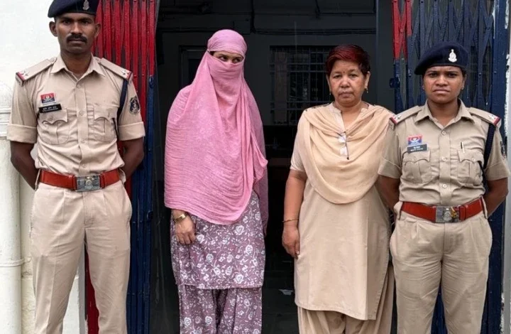 थाना गोलबाजार पुलिस की कार्रवाई : मोतीबाग चौक के पास 1.5 किलो गांजा के साथ महिला गिरफ्तार…