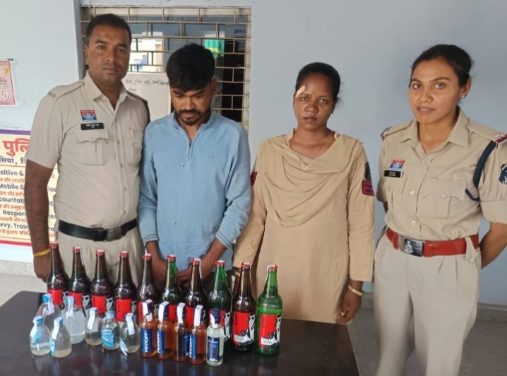 स्कूटी में बीयर और अंग्रेजी शराब की तस्करी करते आरोपी गिरफ्तार…