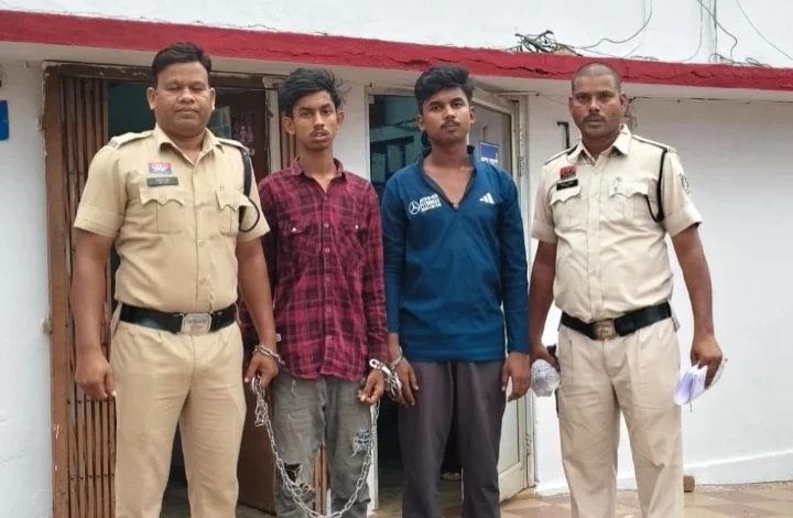 चाकू से हमला करने वाले 02 आरोपी गिरफ्तार…