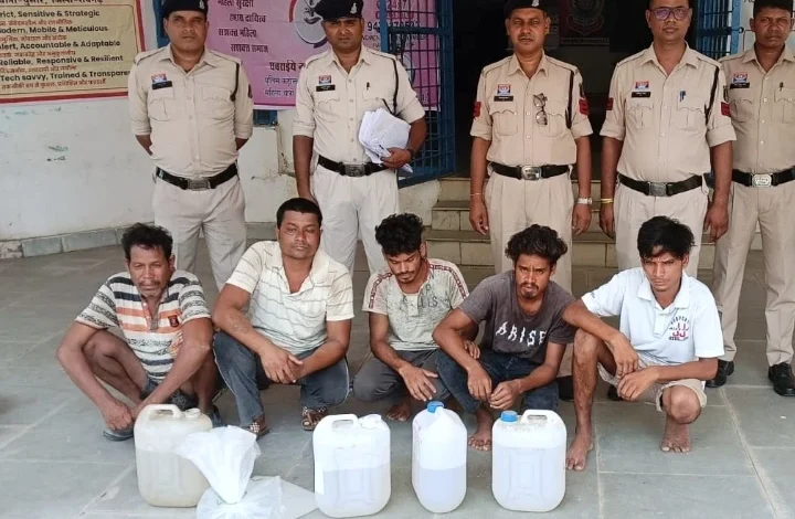 35 लीटर महुआ शराब के साथ 5 आरोपी गिरफ्तार…