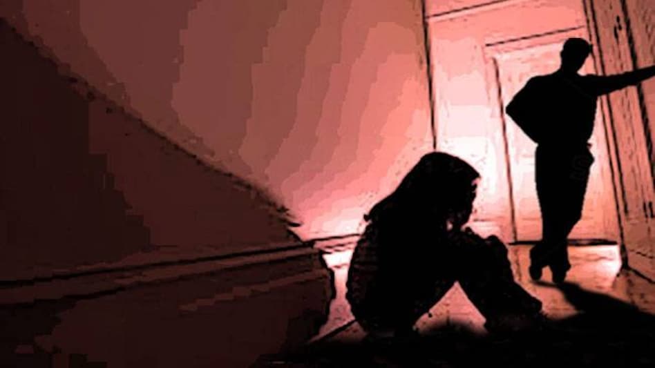 शादी का झांसा देकर बनाया संबंध, मानसिक प्रताड़ना की शिकार शिक्षिका ने की आत्महत्या, अब शिक्षक हुआ गिरफ्तार…