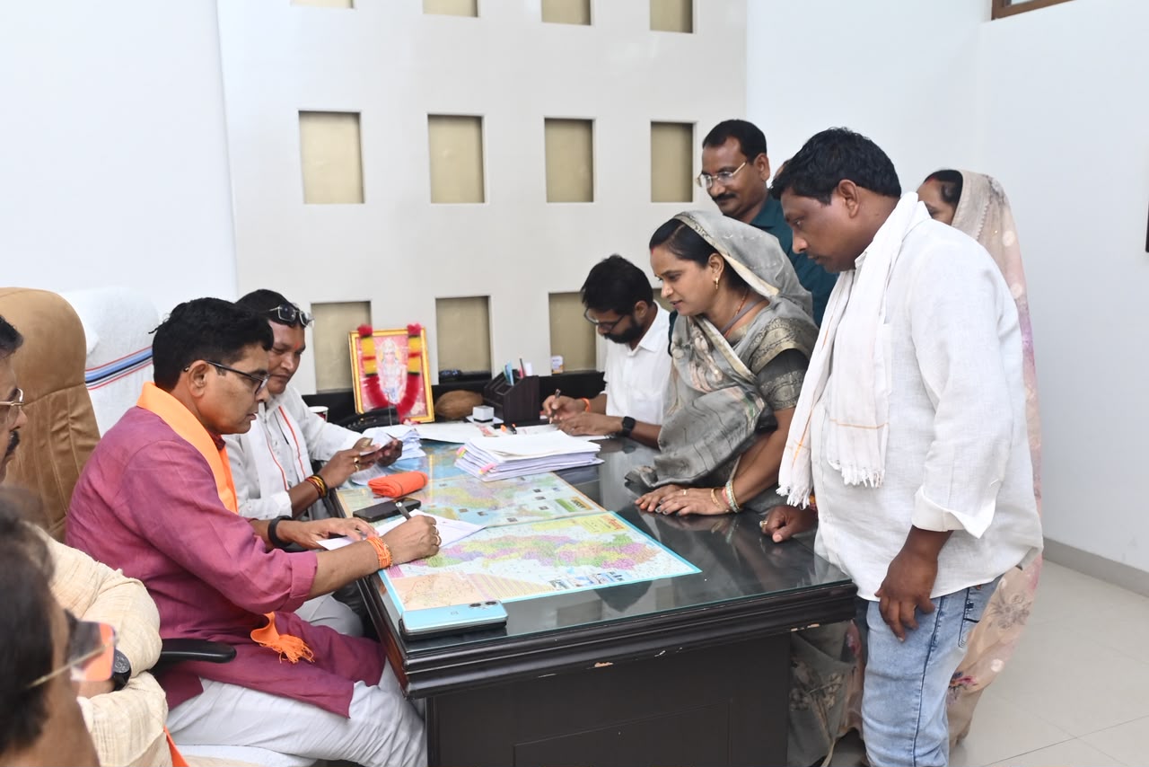 सहयोग केंद्र जनदर्शन में मंत्री टंक राम वर्मा ने सुनीं कार्यकताओं एवं आमजनों की समस्याएं, त्वरित निराकरण के दिए निर्देश…