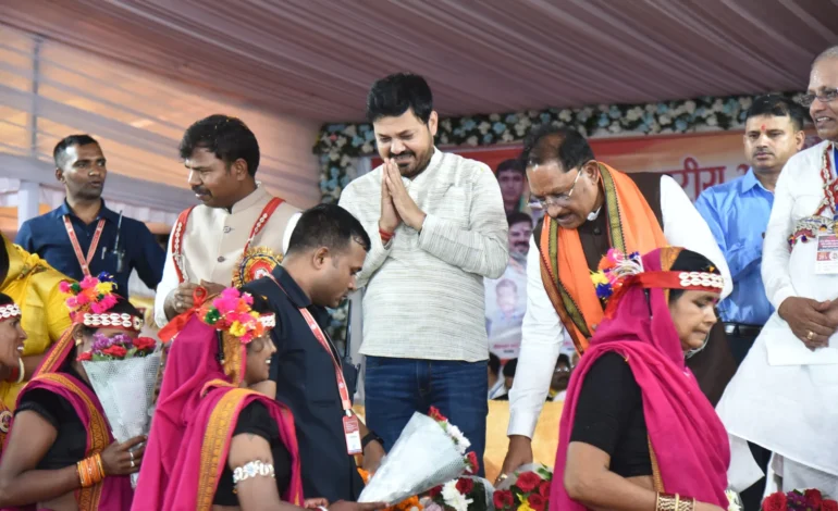 ग्राम बरौदा में यादव महासम्मेलन और सामाजिक भवन का लोकार्पण: मुख्यमंत्री साय के साथ शामिल हुए विधायक अनुज