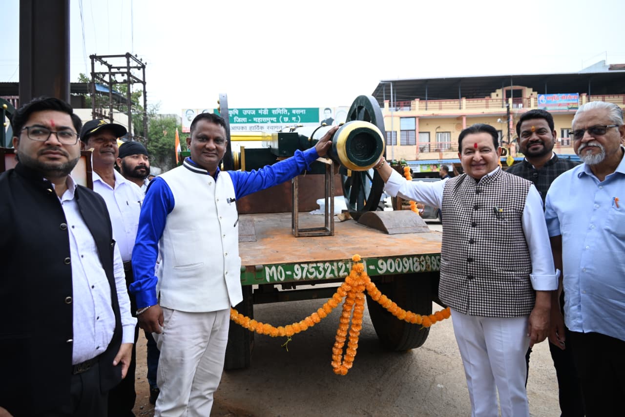 बसना में कारगिल विजय दिवस की तैयारियां तेज: विधायक डॉ. संपत अग्रवाल ने शहीद स्मारक परिसर में स्थापित कराया ‘तोप का प्रतिरूप’