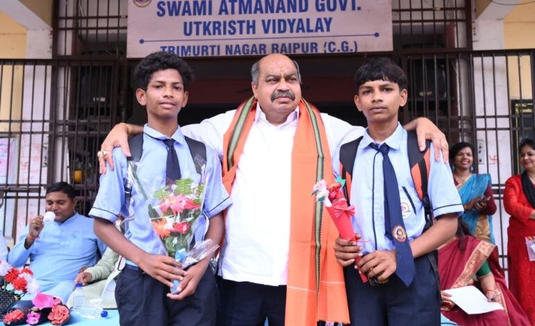 स्कूली शिक्षा को मिले नए पंख : विधायक पुरन्दर मिश्रा ने छात्र-छात्राओं को वितरित की साइकिलें…