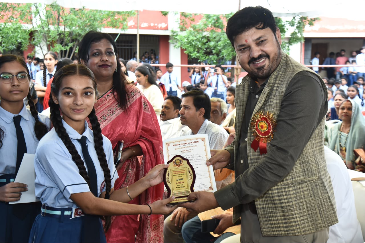 पीएम श्री आत्मानंद स्कूल कुंरा में धूमधाम से मनाया गया ‘शाला प्रवेश उत्सव’, विधायक अनुज शर्मा ने बढ़ाया बच्चों का हौसला…