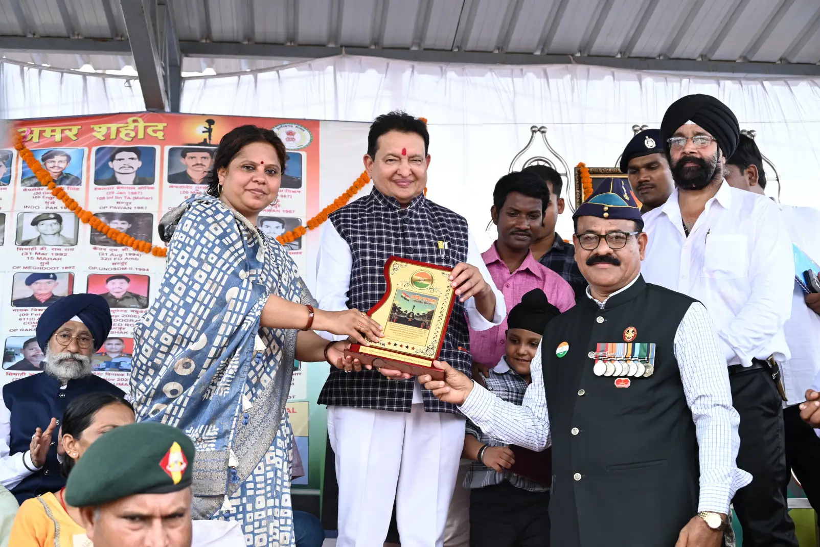 बसना के दशहरा मैदान में शहीद स्मारक का अनावरण, विधायक डॉ संपत अग्रवाल बोले-यह स्मारक आने वाली पीढ़ियों के लिए बनेगा वीरता का पवित्र तीर्थ