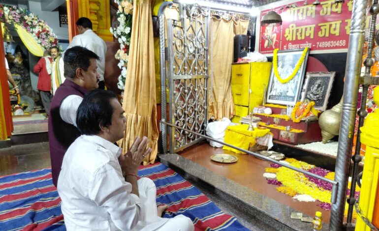 शनिवार एवं देवशयनी एकादशी पर रायपुर स्टेशन के हनुमान मंदिर में उमड़ा जनसैलाब, संस्थापक कुबेर राठी के नेतृत्व में 12 हजार श्रद्धालुओं ने ग्रहण किया महाप्रसाद…
