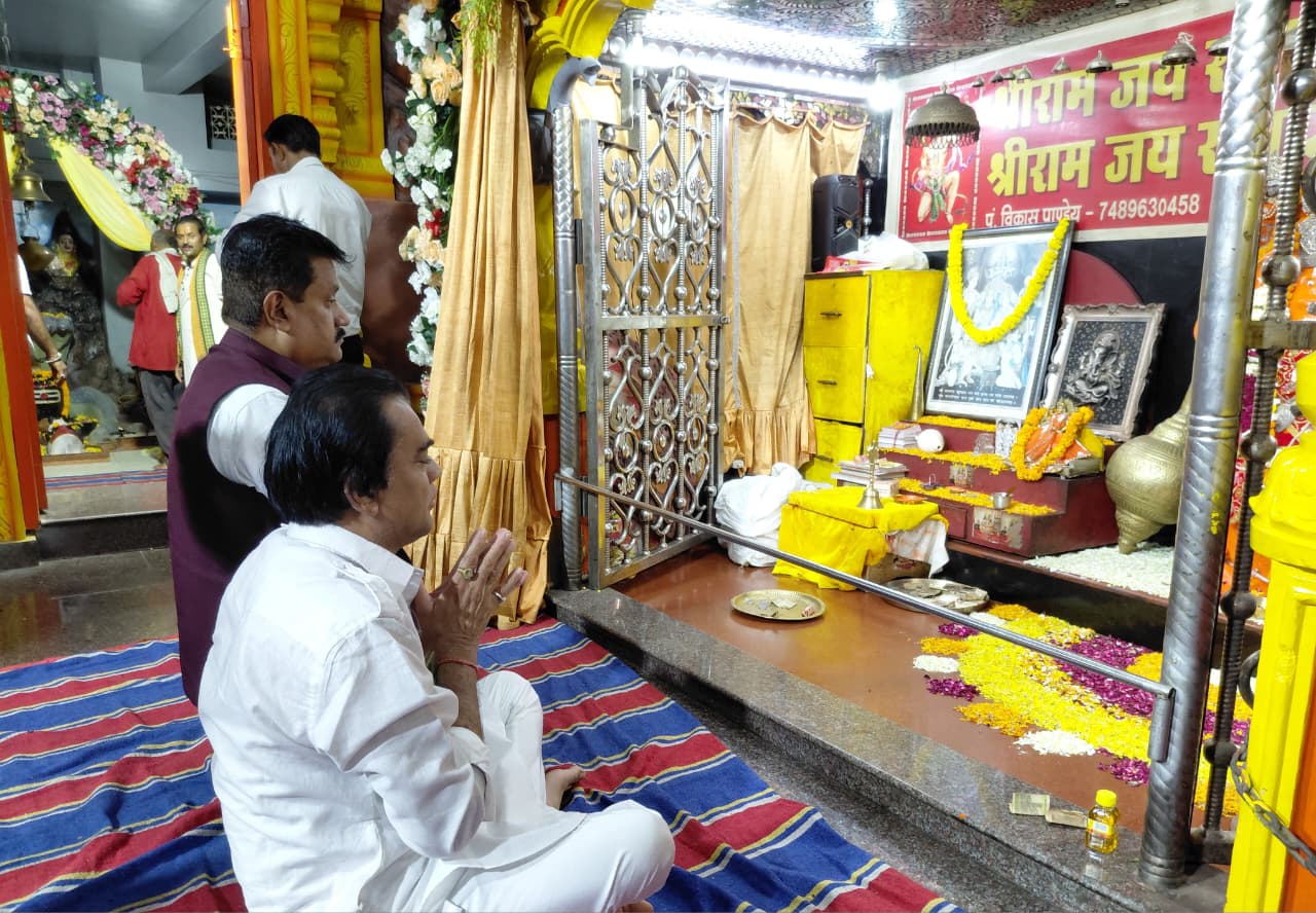 शनिवार एवं देवशयनी एकादशी पर रायपुर स्टेशन के हनुमान मंदिर में उमड़ा जनसैलाब, संस्थापक कुबेर राठी के नेतृत्व में 12 हजार श्रद्धालुओं ने ग्रहण किया महाप्रसाद…