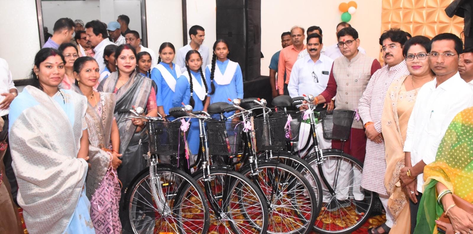 शिक्षा से ही होता है सशक्त राष्ट्र का निर्माण, बड़े लक्ष्य तय कर पूरी निष्ठा से करें पढ़ाई – मंत्री श्री टंक राम वर्मा