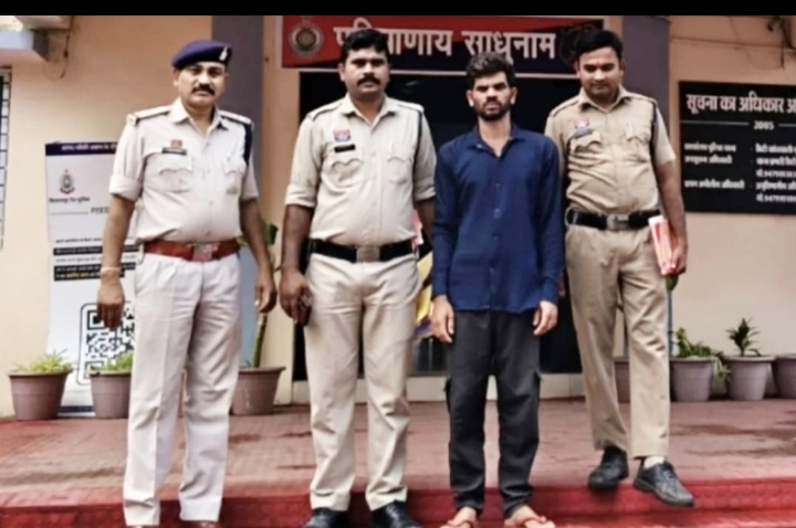 सोने के लॉकेट और नकदी चोरी का आरोपी चढ़ा पुलिस के हत्थे…
