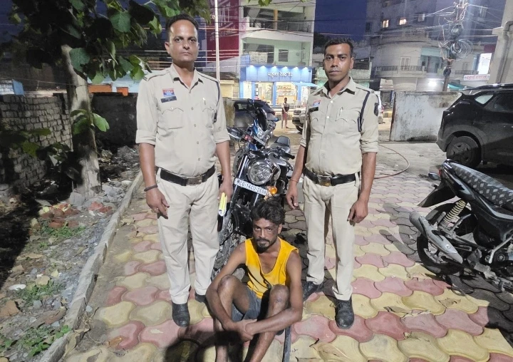 पत्नी की हत्या की कोशिश करने वाला आरोपी पति गिरफ्तार, बुलेट मोटरसाइकिल से कई बार कुचलने का आरोप…