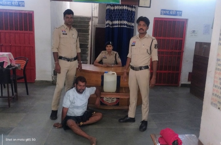 अवैध महुआ शराब कारोबार पर प्रहार, 7 लीटर कच्ची महुआ शराब जब्त, एक आरोपी गिरफ्तार…