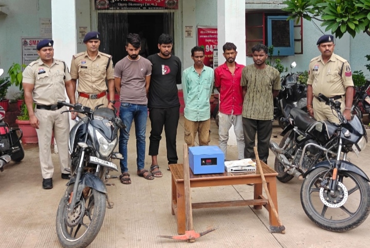 बेलतरा ग्रामीण बैंक और एटीएम में सेंधमारी का खुलासा, 05 शातिर चोर गिरफ्तार…