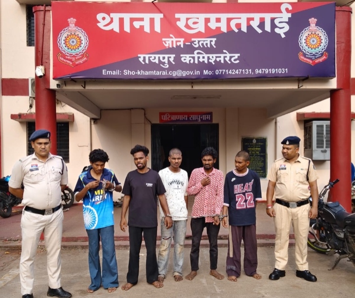चाकू की नोक पर लूट की दो घटनाओं को अंजाम देने वाले नाबालिग सहित कुल 06 आरोपी गिरफ्तार…