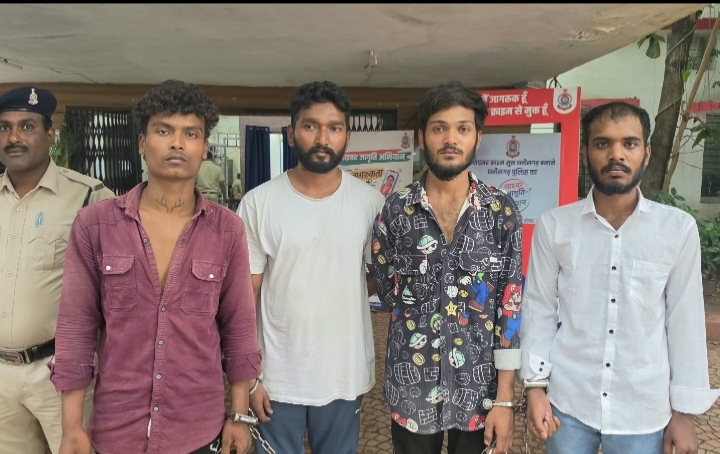 थाना टिकरापारा: नशेड़ी, गंजेड़ी, चाकूबाज तथा अड्डेबाजी करने वाले 04 बदमाश गिरफ्तार…