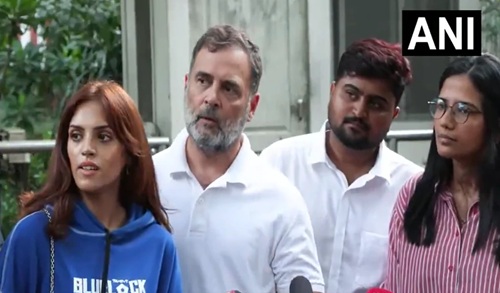 माफी मांगने का दबाव बकवास, छात्र लोकतंत्र की आवाज़ हैं – राहुल गांधी