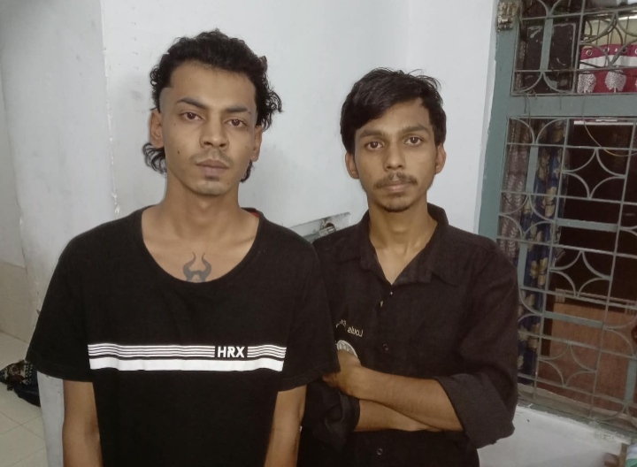 धारदार चाकू के साथ 02 आरोपी गिरफ्तार…