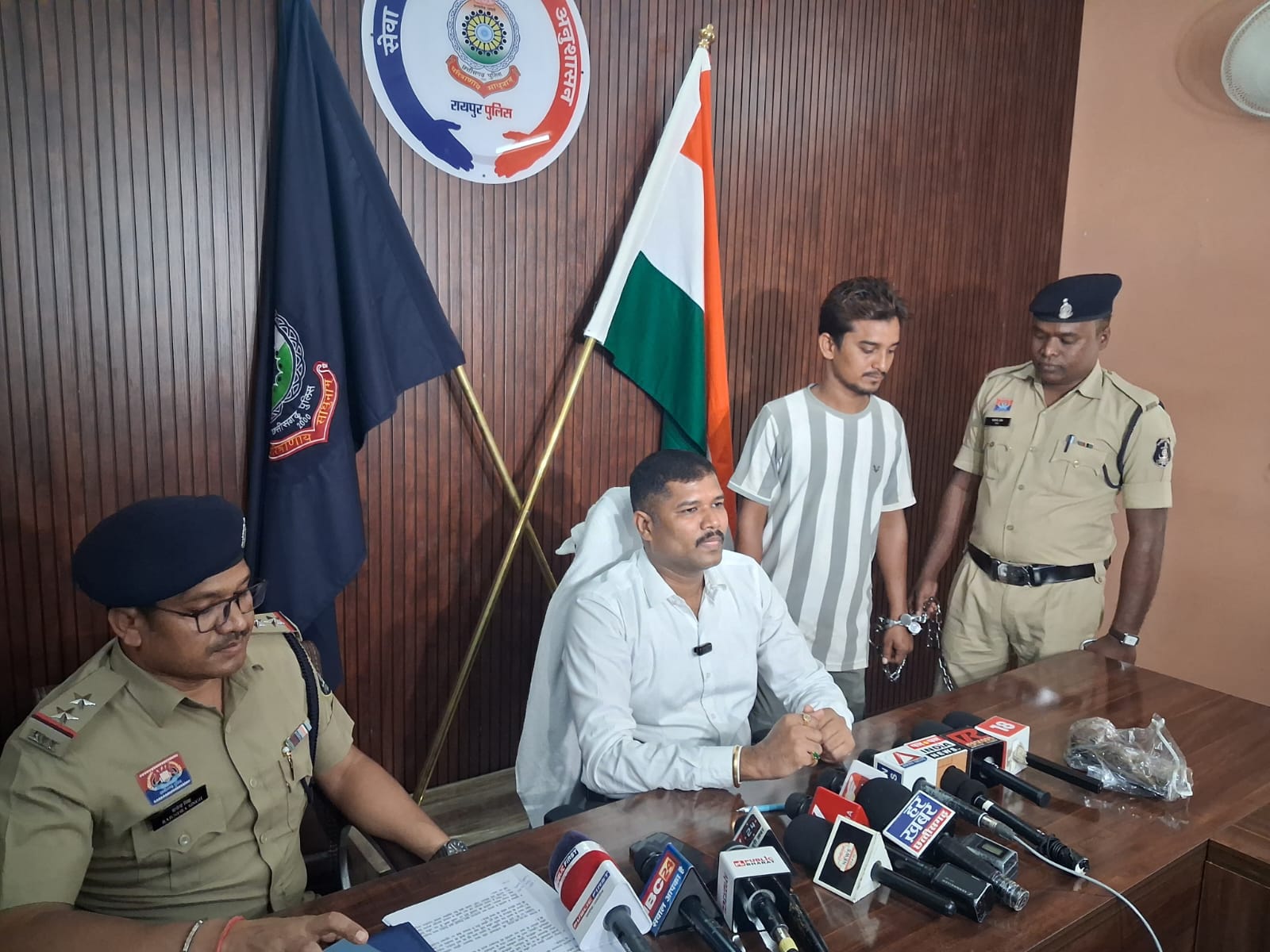 अवैध हथियार के साथ आरोपी गिरफ्तार, देशी कट्टा एवं जिंदा कारतूस बरामद…