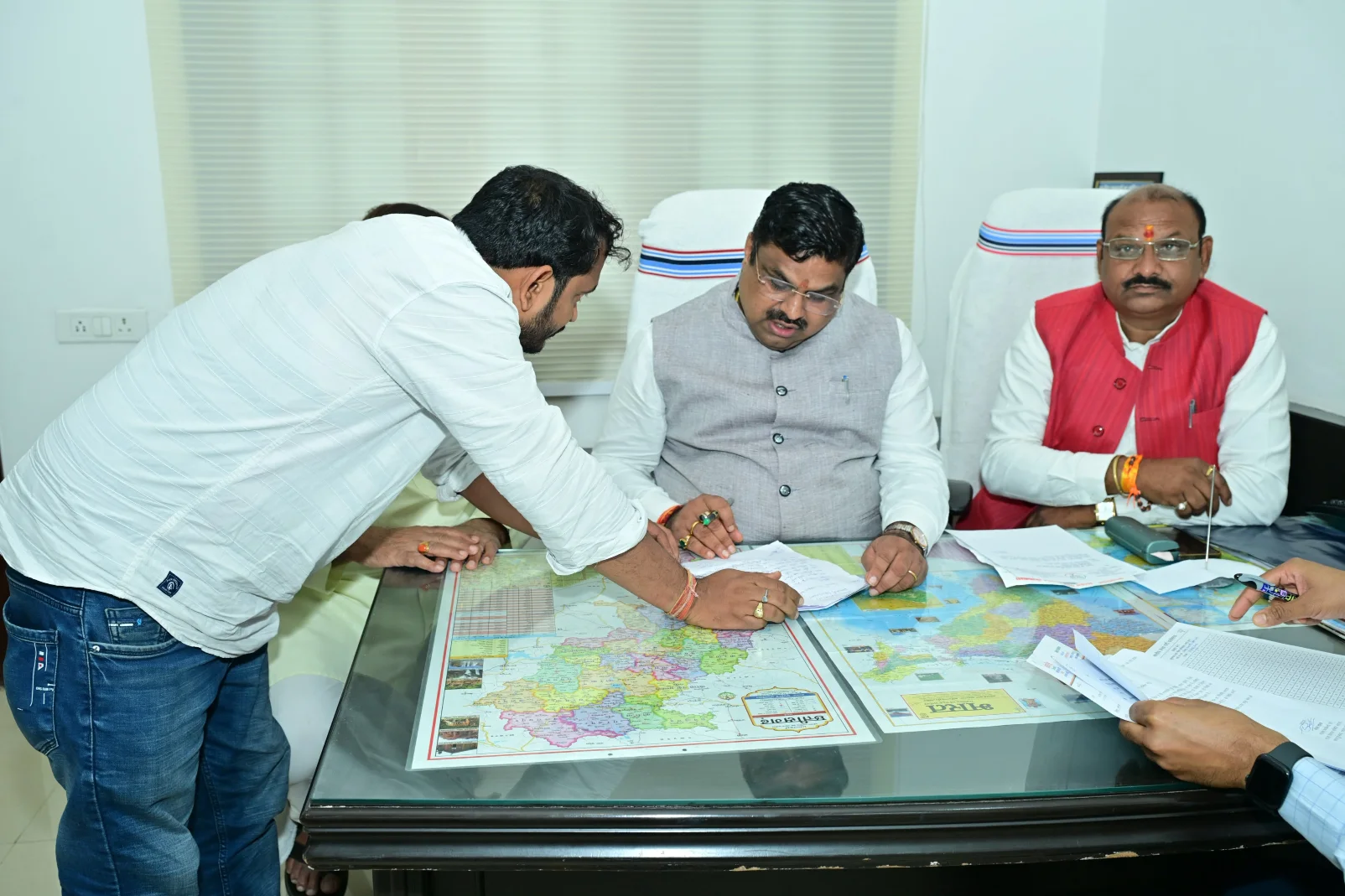 शिक्षा मंत्री गजेन्द्र यादव ने किया कार्यकर्ताओं से संवाद…