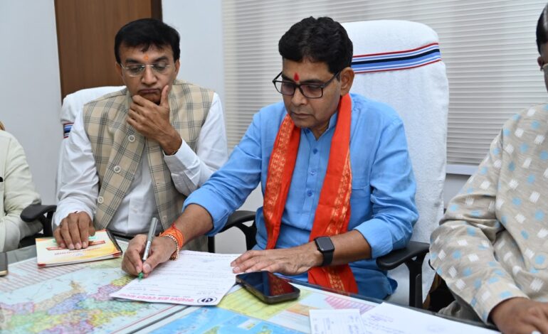 500 से अधिक भाजपा कार्यकर्ताओं से मिले राजस्व मंत्री टंक राम वर्मा, सहयोग केंद्र प्राप्त में आवेदनों के निराकरण हेतु अधिकारियों को दिए निर्देश…
