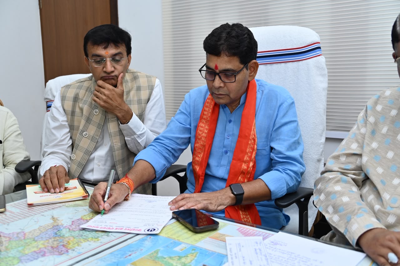 500 से अधिक भाजपा कार्यकर्ताओं से मिले राजस्व मंत्री टंक राम वर्मा, सहयोग केंद्र प्राप्त में आवेदनों के निराकरण हेतु अधिकारियों को दिए निर्देश…