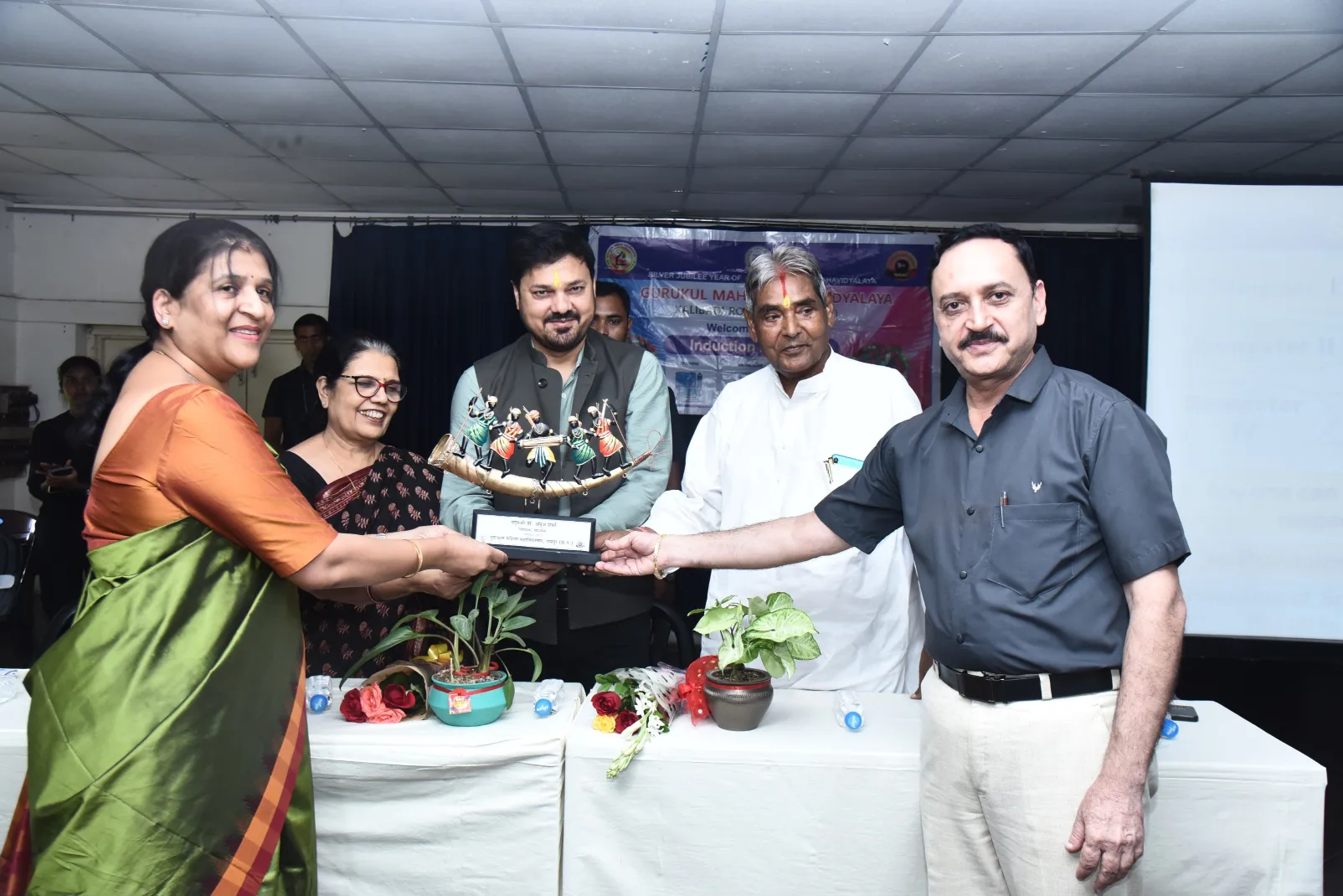 गुरुकुल महिला महाविद्यालय के ‘दीक्षारंभ समारोह’ में शामिल हुए धरसींवा विधायक पद्मश्री अनुज शर्मा; छात्राओं को दिया सफलता और संस्कारों का मंत्र…