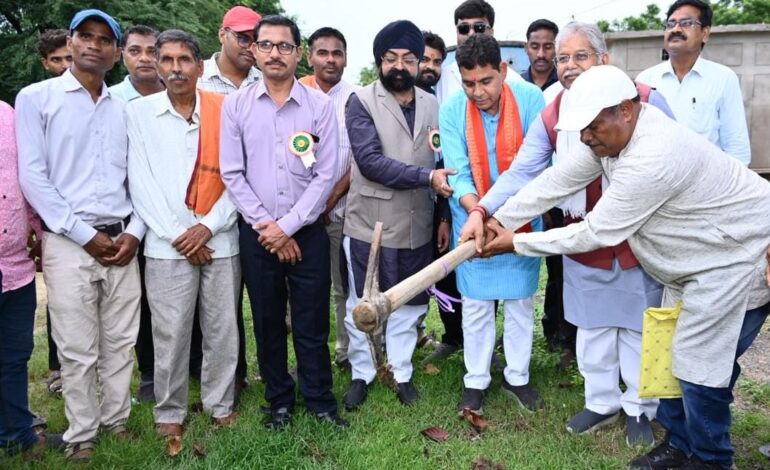 भौतिक प्रगति के साथ अपनी समृद्ध परंपरा और मानवीय मूल्यों को सहेजकर रखना ही सच्चा विकास- मंत्री टंक राम वर्मा