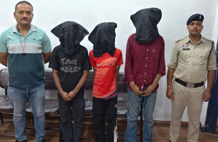 कल्याण ज्वेलर्स पंडरी में डकैती की योजना बनाते 03 आरोपी गिरफ्तार…