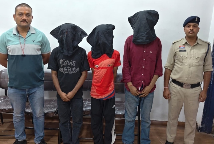कल्याण ज्वेलर्स पंडरी में डकैती की योजना बनाते 03 आरोपी गिरफ्तार…