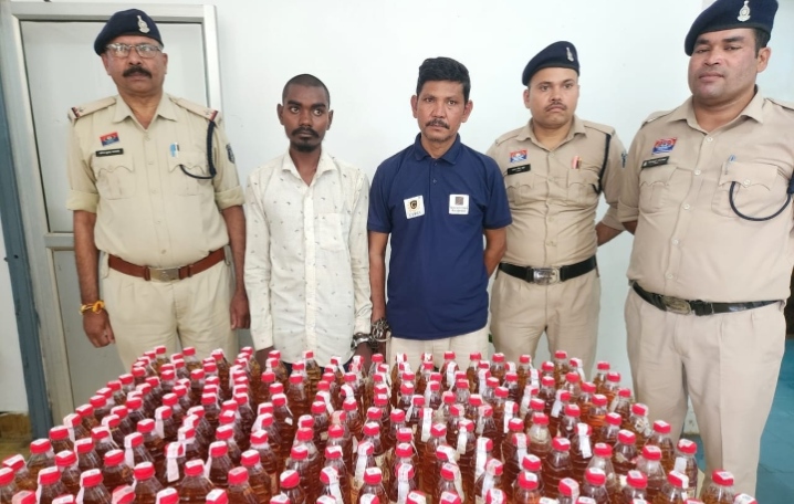 220 पाव अवैध शराब के साथ 02 आरोपी गिरफ्तार…