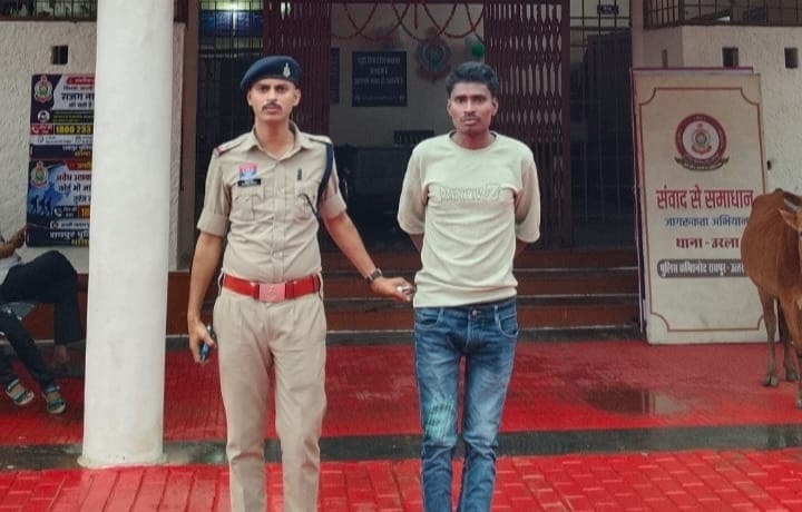 धारदार चाकू के साथ आरोपी सुभाष सादा गिरफ्तार…