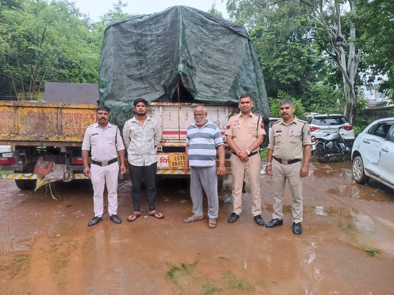 पशुओं के प्रति क्रूरता से परिवहन करने वाले 02 आरोपी गिरफ्तार…