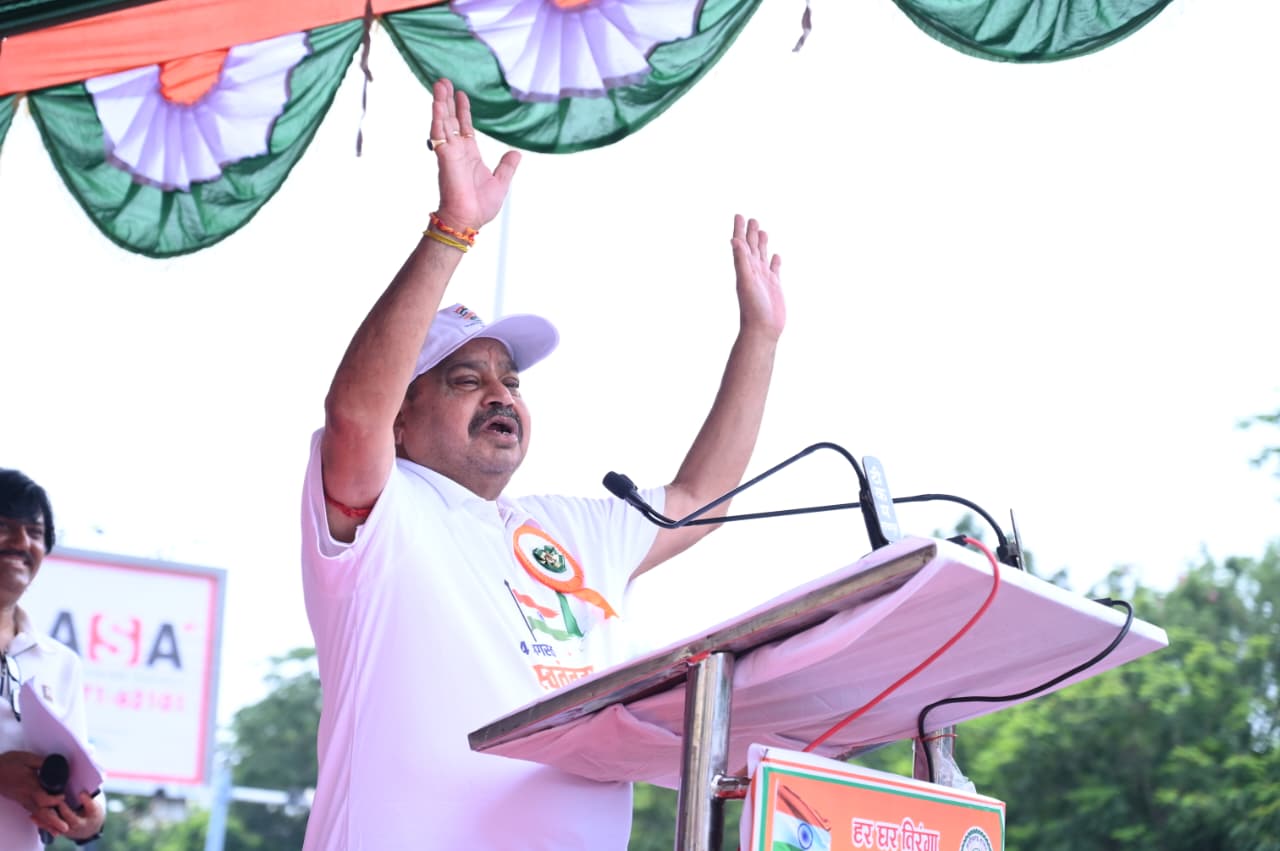 हर छत पर तिरंगा, हर दिल में देशभक्ति — पुरन्दर मिश्रा ने दिया राष्ट्रएकता का संदेश