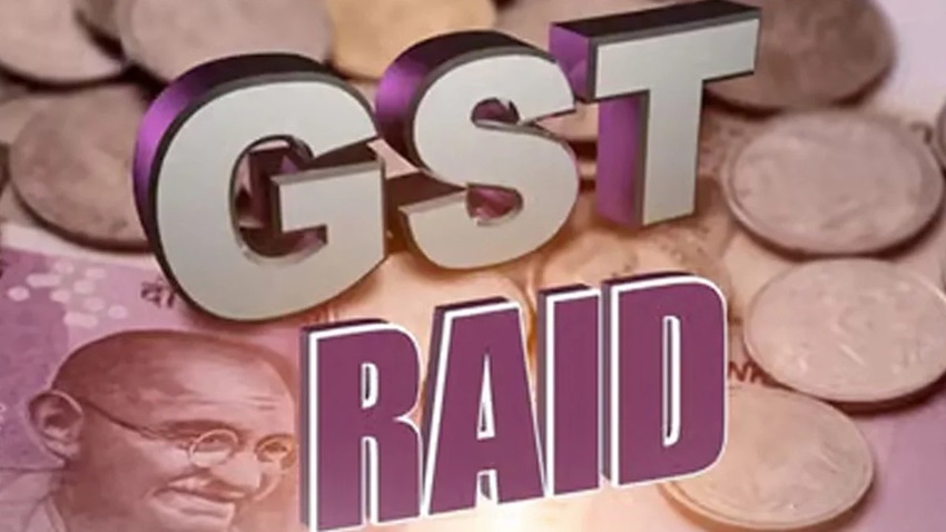 गुटखा गोदाम पर जीएसटी की रेड: 2 मशीनें और 30 बोरा माल जब्त…