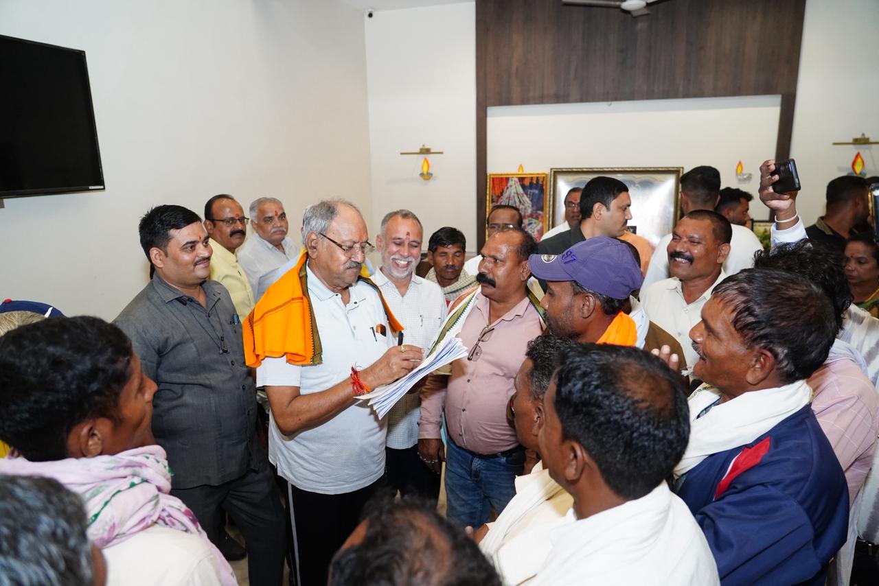सांसद बृजमोहन अग्रवाल से मिला बालोद का प्रतिनिधिमंडल: ग्राम पंचायत घोतिमटोला में पंचायत भवन निर्माण और विकास कार्यों में अनियमितता की निष्पक्ष जांच की मांग…