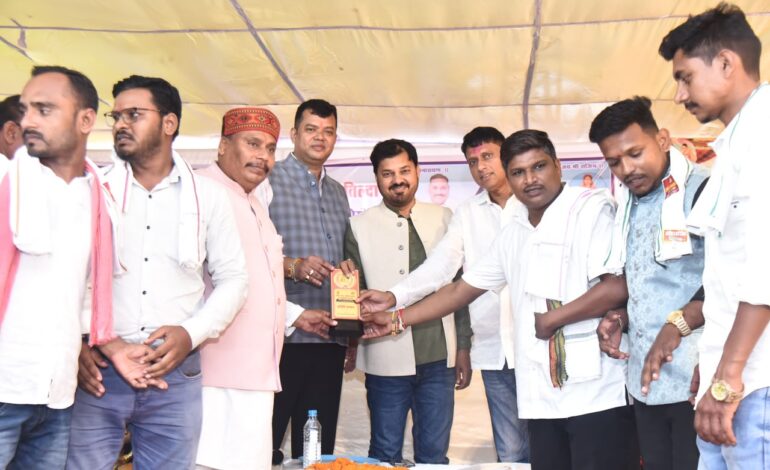 ग्राम बुड़ेरा में जिला व तहसील साहू समाज रायपुर ग्रामीण का भव्य शपथ ग्रहण, प्रतिभा सम्मान एवं आशीर्वाद समारोह संपन्न…