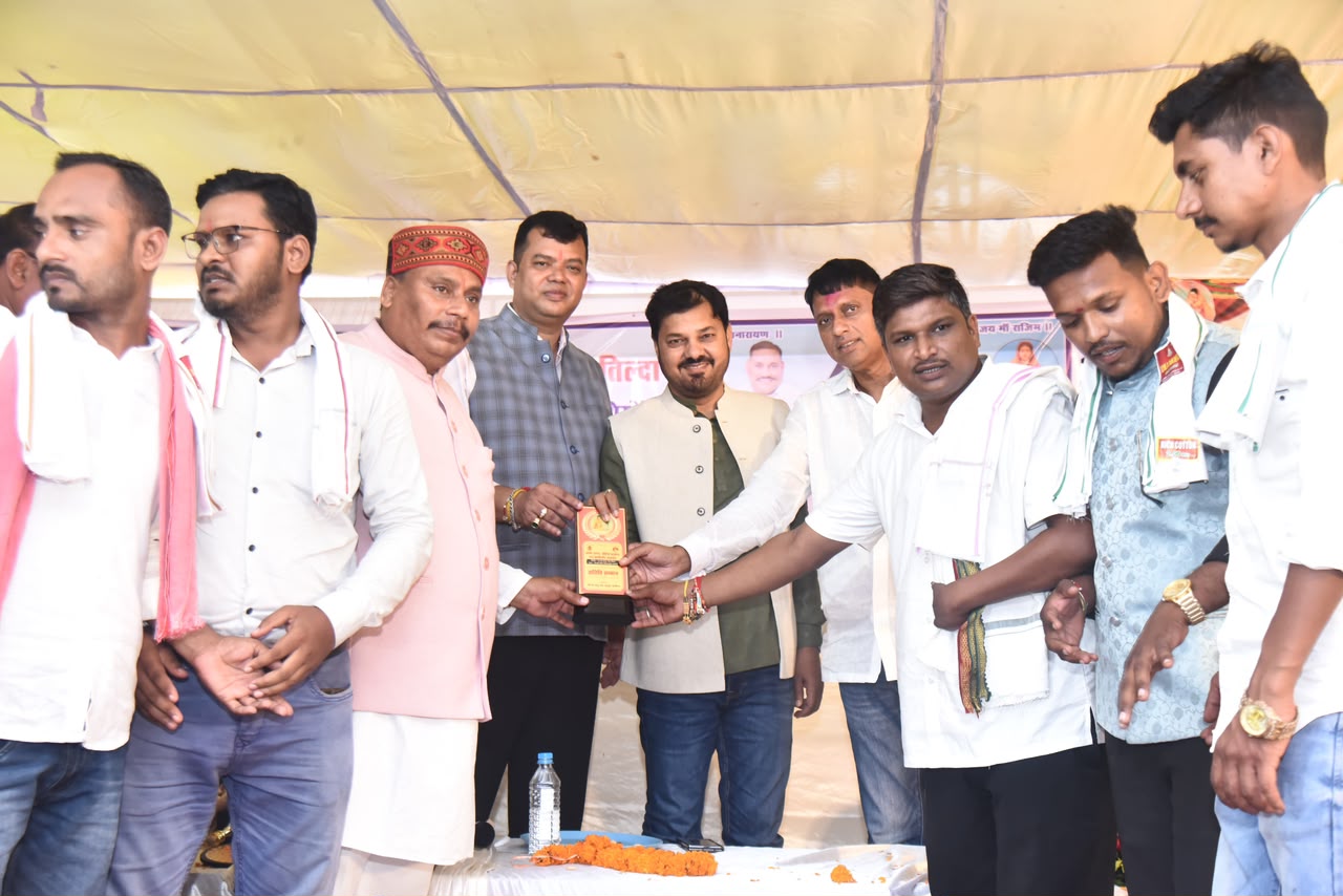 ग्राम बुड़ेरा में जिला व तहसील साहू समाज रायपुर ग्रामीण का भव्य शपथ ग्रहण, प्रतिभा सम्मान एवं आशीर्वाद समारोह संपन्न…